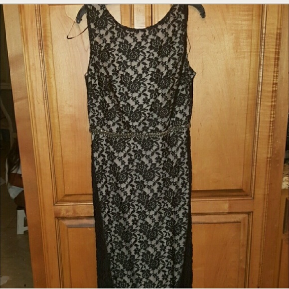 Beautiful!! Sangria dress size 4, new without tags - Picture 3 of 4